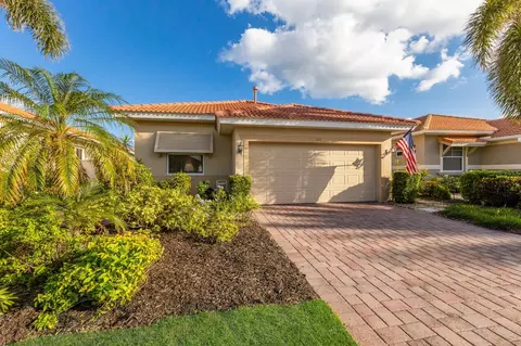 121 Mestre Ct, Nokomis, FL 34275