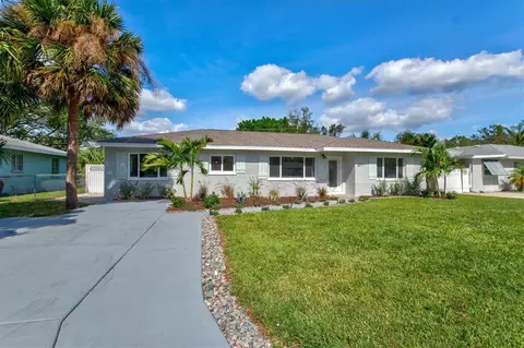 2077 Sunnyside Pl, Sarasota, FL 34239