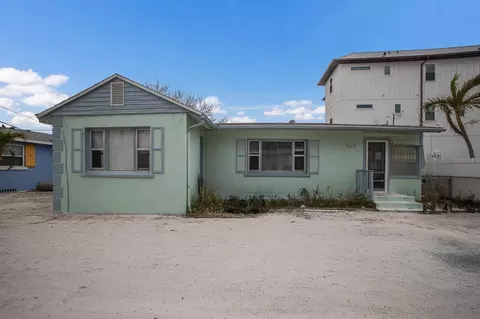 103 12th St N, Bradenton Beach, FL 34217