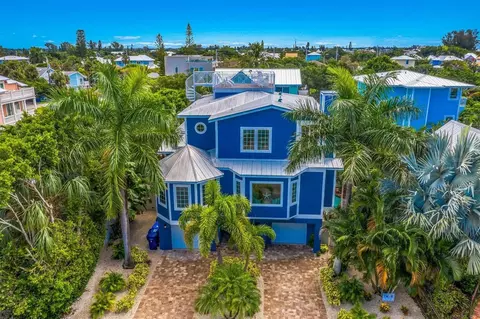 111 81st St, Holmes Beach, FL 34217