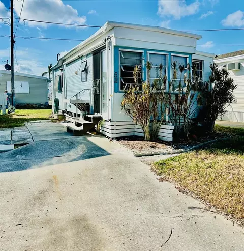 52 Montego Dr, Palmetto, FL 34221