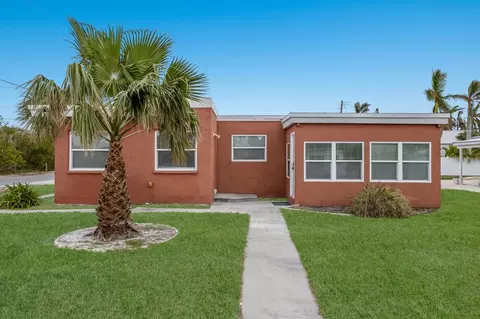 2715 Avenue C, Holmes Beach, FL 34217