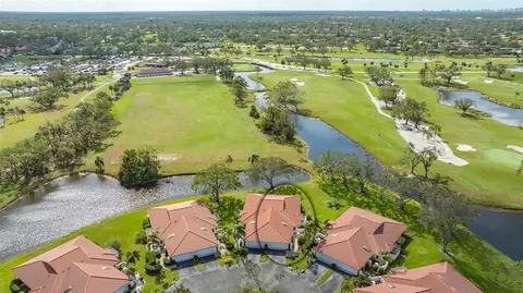 7318 Golf Pointe Cir, Sarasota, FL 34243