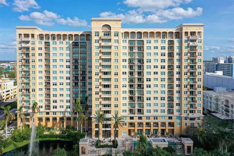 750 N Tamiami Trl #302, Sarasota, FL 34236