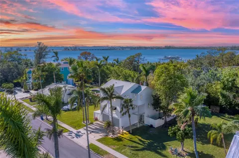 602 84th St NW, Bradenton, FL 34209