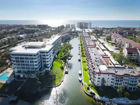 1350 N Portofino Dr #302TAR, Sarasota, FL 34242