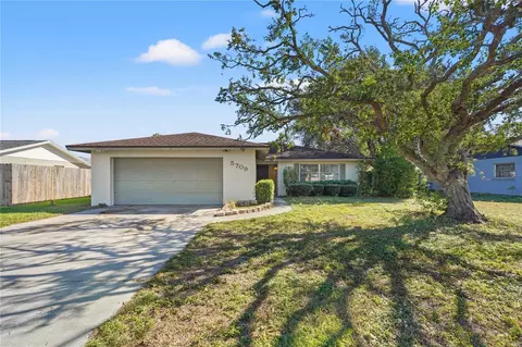 5709 Whistlewood Cir, Sarasota, FL 34232