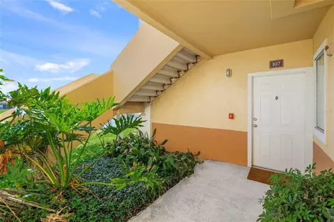 1050 Villagio Cir #107, Sarasota, FL 34237