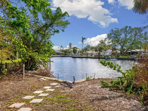4865 Featherbed Ln, Sarasota, FL 34242
