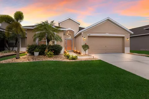 5238 Clover Mist Dr, Apollo Beach, FL 33572