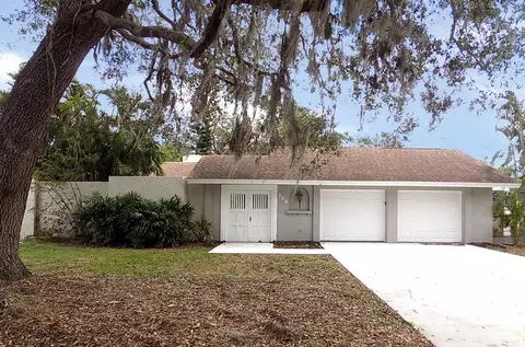 344 Whispering Oaks Ct, Sarasota, FL 34232
