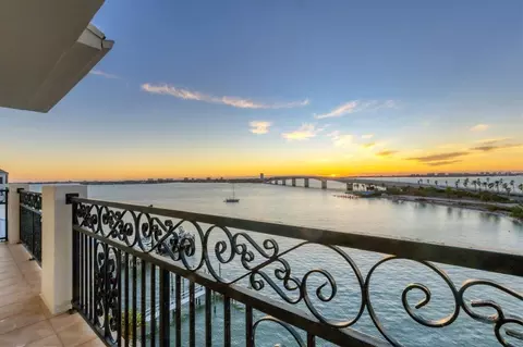 166 Golden Gate Pt #70, Sarasota, FL 34236