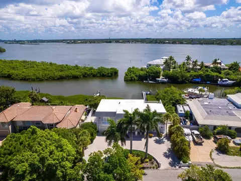 1358 Roberts Bay Ln, Sarasota, FL 34242