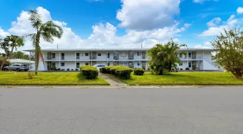 3950 Roxane Blvd #1B, Sarasota, FL 34235
