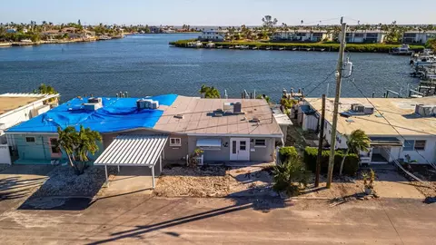 19 Seaside Ct, Holmes Beach, FL 34217