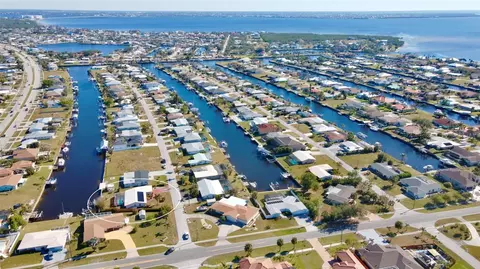 104 Leland St SE, Port Charlotte, FL 33952