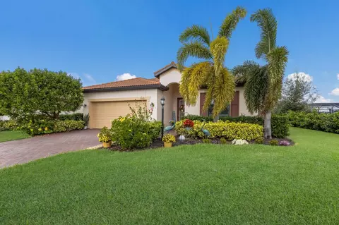 10233 Loch Lomond Dr, Bradenton, FL 34211