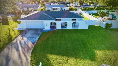 420 60th St NW, Bradenton, FL 34209