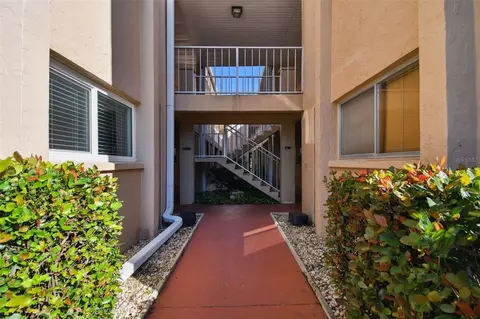 1500 Glen Oaks Dr E #203, Sarasota, FL 34232