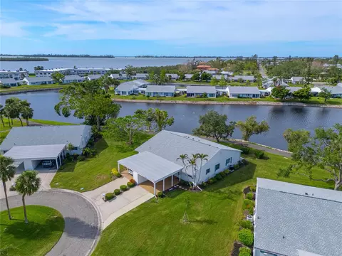 9428 Concord Cir, Bradenton, FL 34210