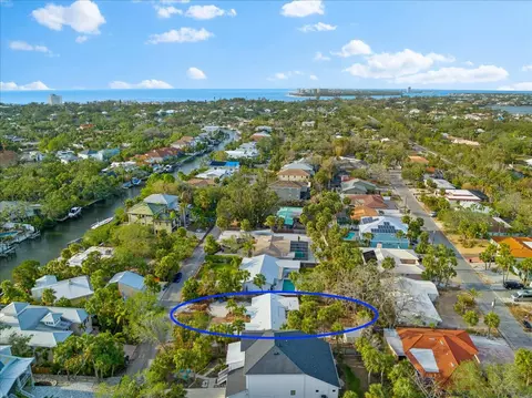 5019 Commonwealth Dr, Sarasota, FL 34242