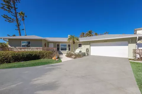 632 Key Royale Dr, Holmes Beach, FL 34217