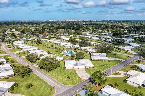 3430 Village Green Dr #623, Sarasota, FL 34239