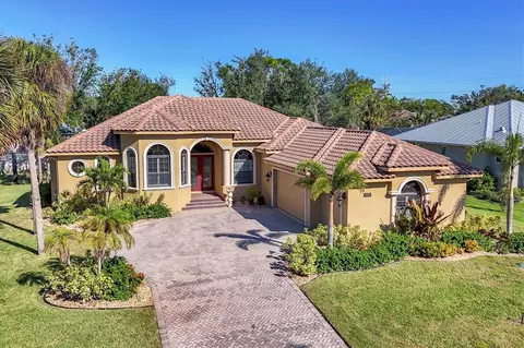 1607 Landfall Dr, Nokomis, FL 34275