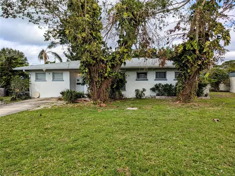 3829 Nottingham Dr, Sarasota, FL 34235