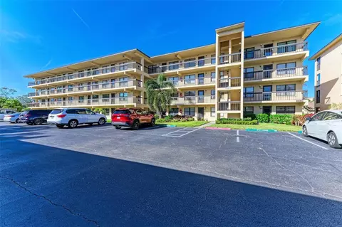 635 30th Ave W #F203, Bradenton, FL 34205