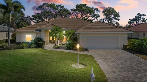 8111 Fairhaven Gln, University Park, FL 34201