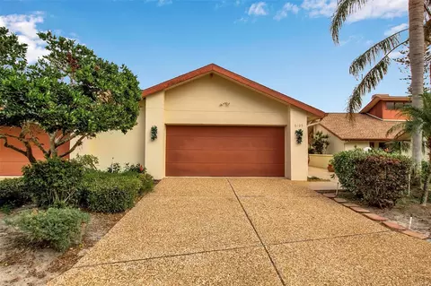 6105 Courtside Dr, Bradenton, FL 34210