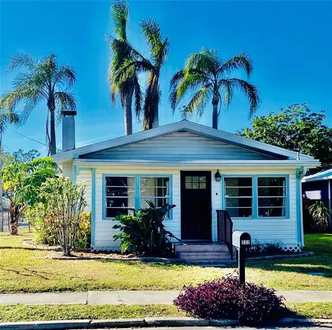 222 27th St W, Bradenton, FL 34205