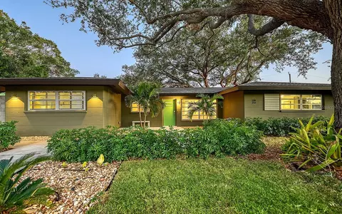 2674 Jefferson Cir, Sarasota, FL 34239