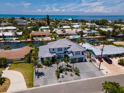 609 Dundee Ln, Holmes Beach, FL 34217