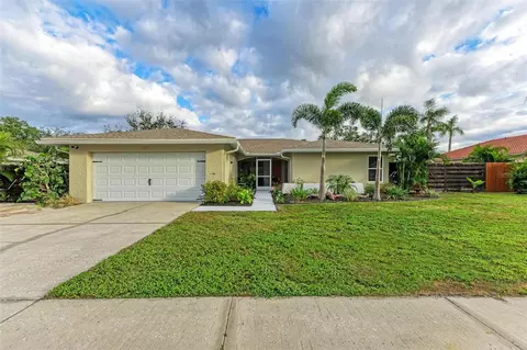 1477 Dogwood Dr, Sarasota, FL 34232