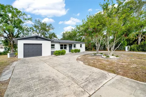525 Hillside Dr S, Saint Petersburg, FL 33705