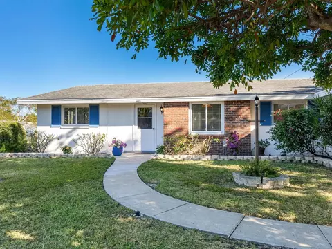 6015 Union Pl, Bradenton, FL 34207