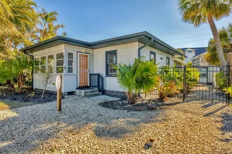 432 Avenida De Mayo, Sarasota, FL 34242