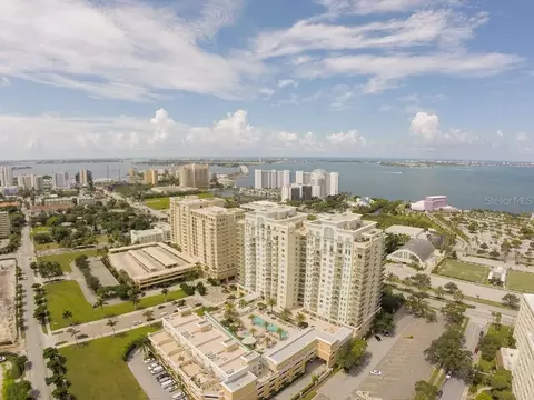 800 N Tamiami Trl #403, Sarasota, FL 34236