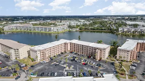 3937 Lake Bayshore Dr #401, Bradenton, FL 34205