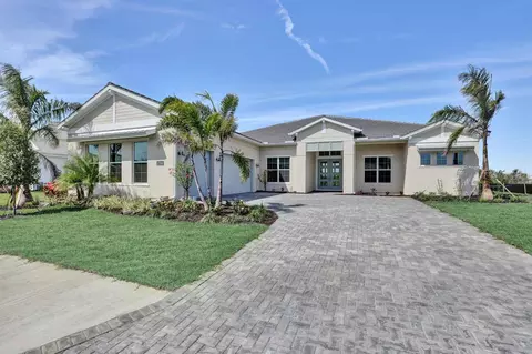 17966 Palmiste Dr, Bradenton, FL 34202