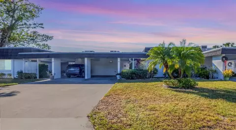 1305 Glen Oaks Dr E #130, Sarasota, FL 34232