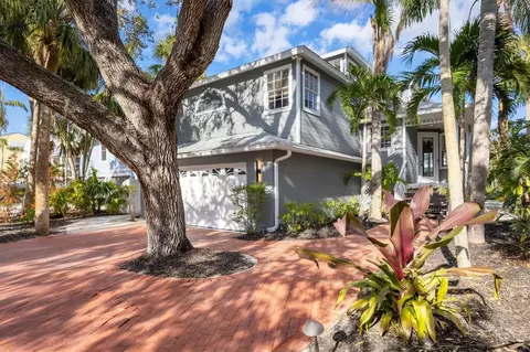5125 Oxford Dr, Sarasota, FL 34242