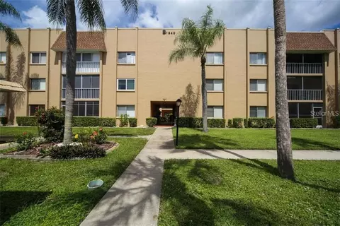 1540 E Glen Oaks Dr #B322, Sarasota, FL 34232