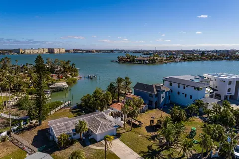 15815 Redington Dr, Redington Beach, FL 33708
