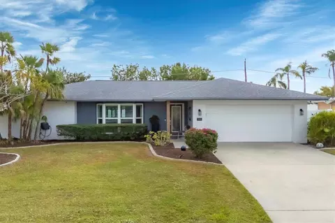 3866 Pin Oaks St, Sarasota, FL 34232