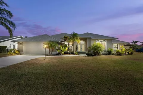 5755 Carriage Dr, Sarasota, FL 34243