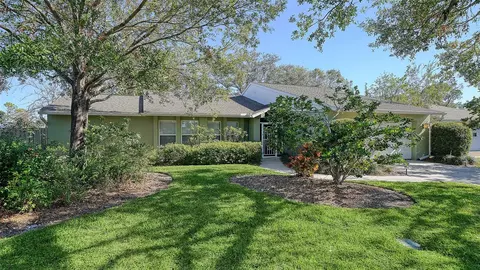 5657 Creekwood Cir, Sarasota, FL 34233