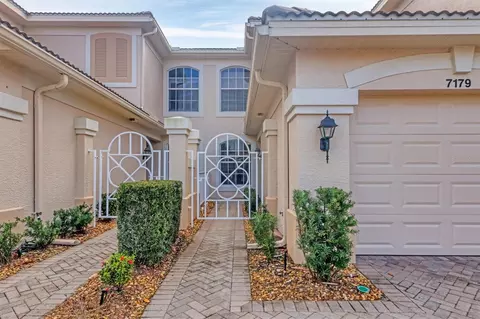 7179 Prosperity Cir #206, Sarasota, FL 34238